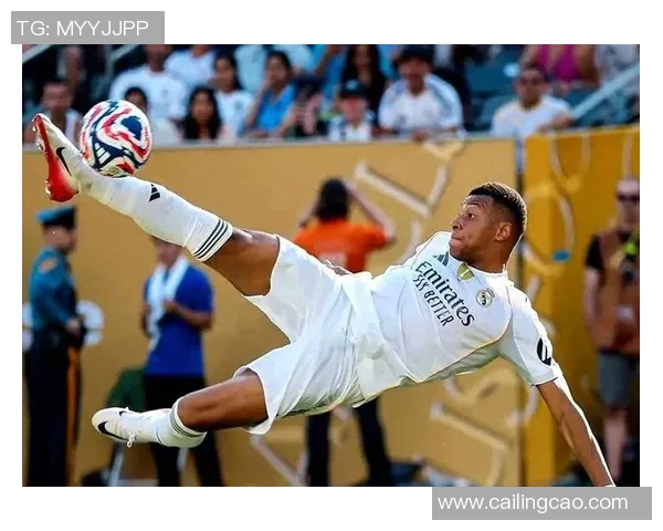 足球巨星化身老年人搞笑恶作剧引发球迷热议与欢笑