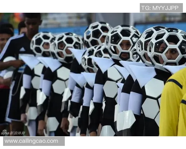 足球明星吉米与球迷亲密合影展现温暖瞬间和足球魅力 足球明星吉米与球迷亲密合影展现温暖瞬间和足球魅力