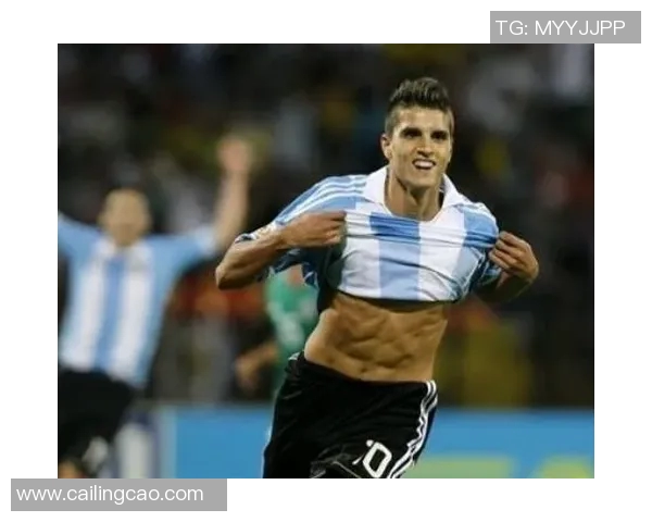 足球明星肌肉对比图揭示运动员的力量与魅力之争